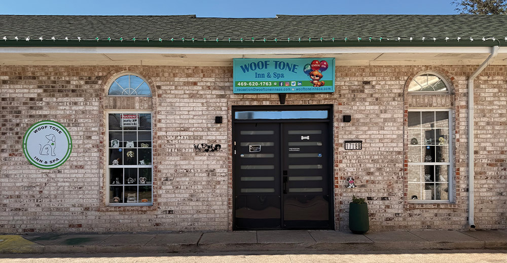 wide front view of the Woof Tone Inn & Spa